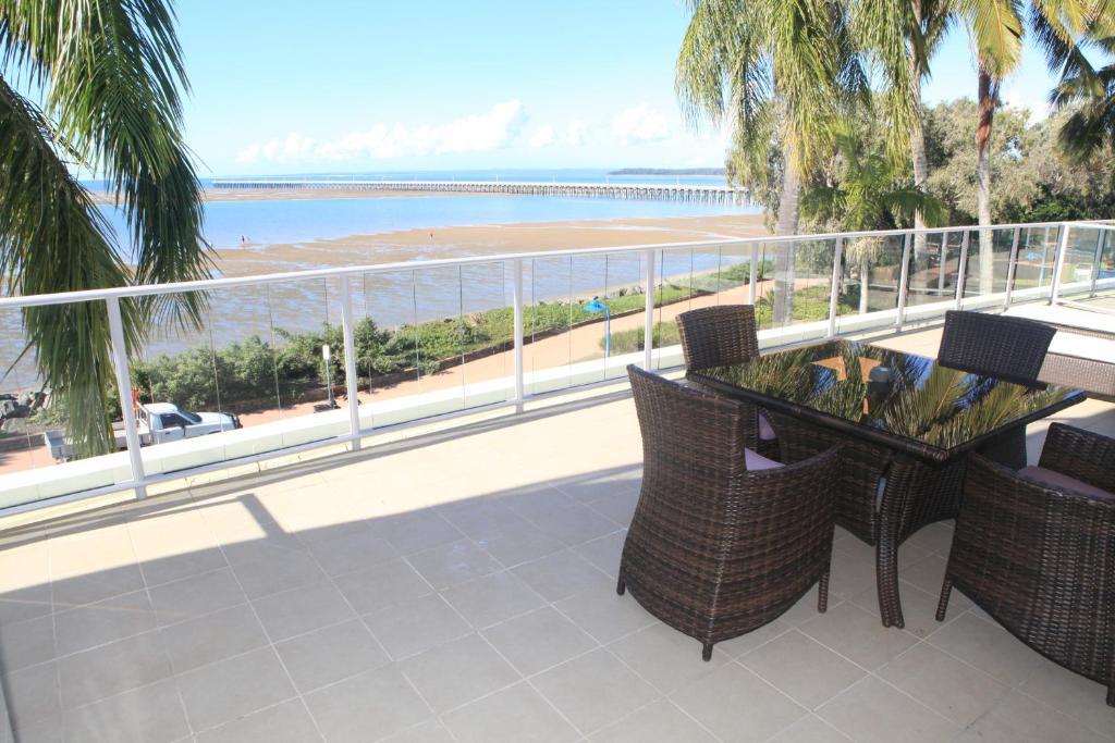 Pier Resort Urangan Kültér fotó