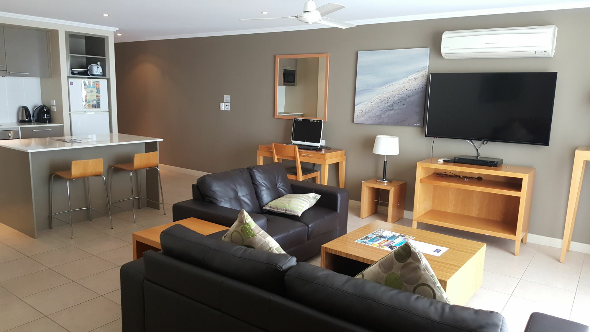Pier Resort Urangan Kültér fotó
