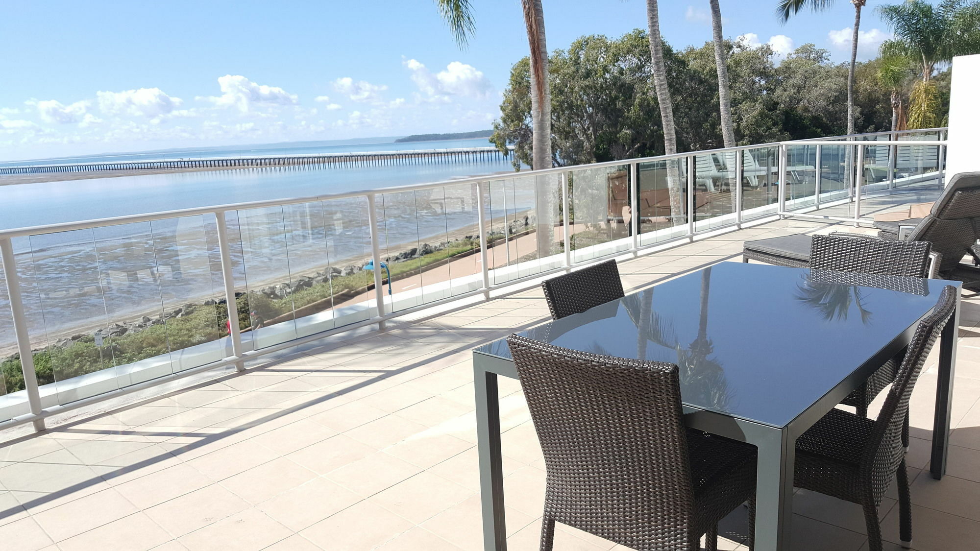 Pier Resort Urangan Kültér fotó